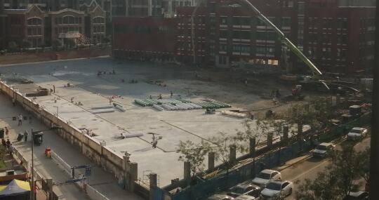 10天時(shí)間，一座學(xué)校塑膠跑道，建設(shè)完成